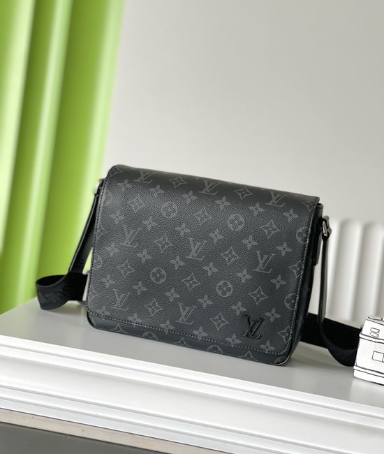 Louis Vuitton LV DISTRICT Black Flower Messenger Bag 8979