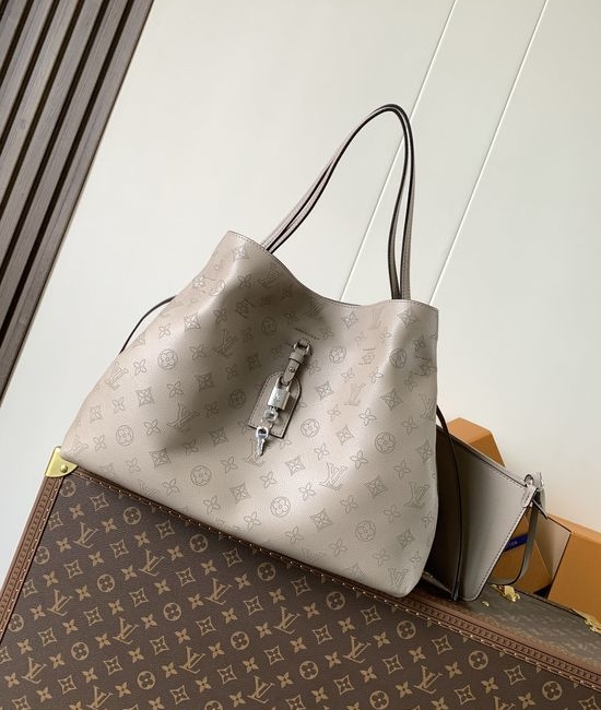 Louis Vuitton LV Mahina Boundless Handbag M13179