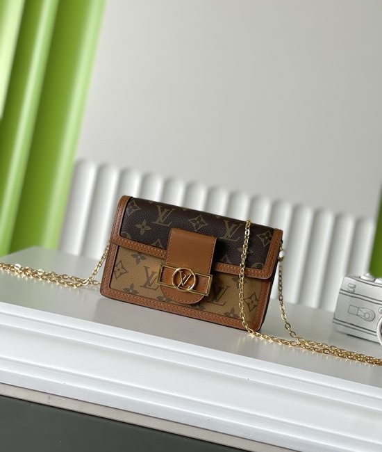 Louis Vuitton LV DAUPHINE Chain Shoulder Bag M68746