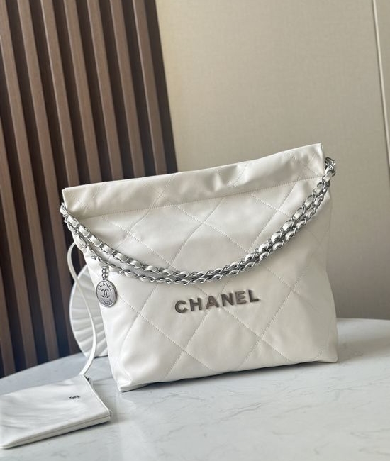 Chanel 22 Bag Small Calfskin Handbag 3260