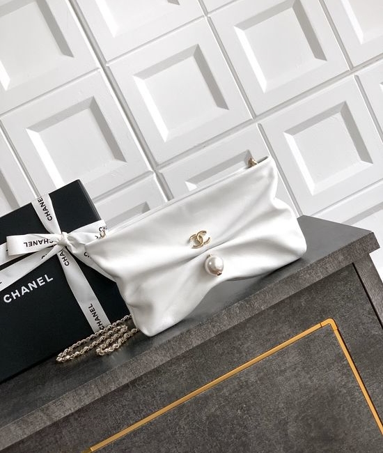 Chanel Handheld Clutch With Chain 1BB133