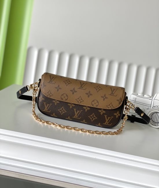 Louis Vuitton LV Chain Ivy Chain Crossbody Bag M26587