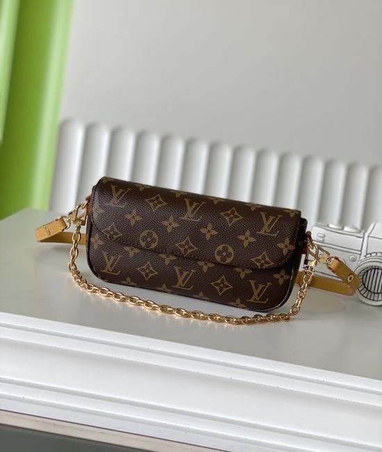 Louis Vuitton LV Chain Ivy Chain Crossbody Bag M81911