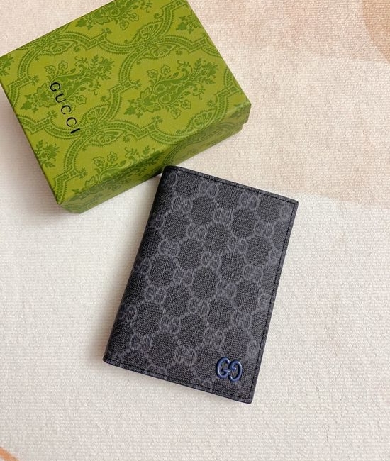 Gucci GG Supreme Canvas Passport Holder 795229