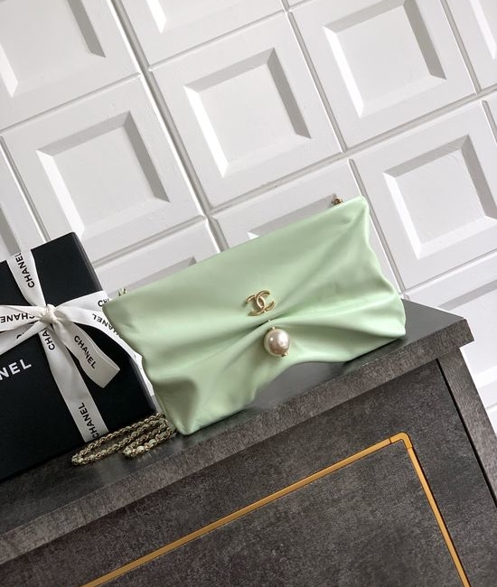 Chanel Handheld Clutch With Chain 1BB133