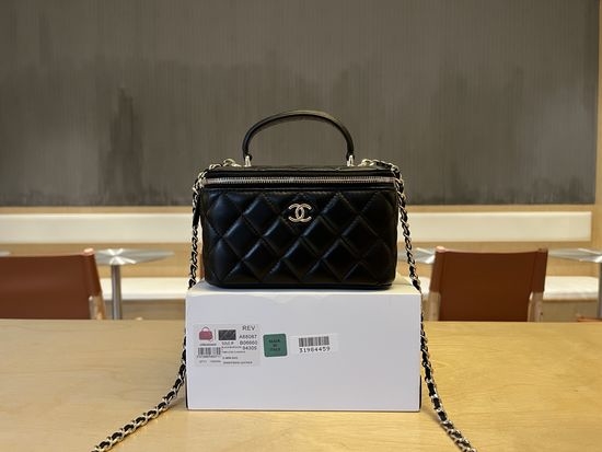 Chanel Classic Chain Handheld Box A68087