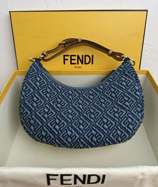 Fendi FEND1praphy Shoulder Bag 8023