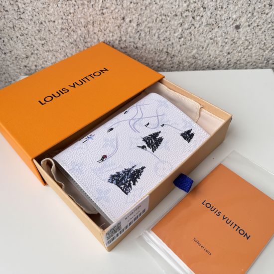 Louis Vuitton Passport Holder Unique Stadium Design M14872