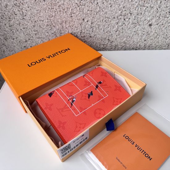 Louis Vuitton Passport Holder Unique Stadium Design M14877