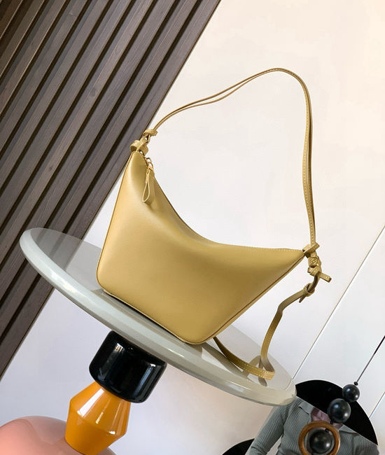 Loewe Hammock Hobo Versatile Leather Bag 9023