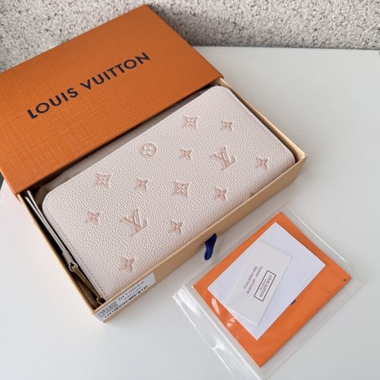 Louis Vuitton LV Zippy Wallet M13644