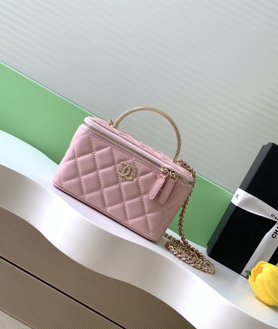 Chanel Vanity Case Lambskin Diamond Logo AP4942