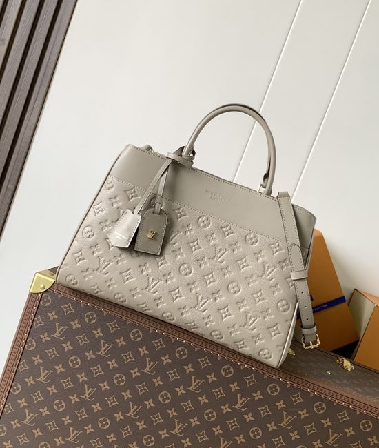 Louis Vuitton LV Avenue MM Handbag M25575