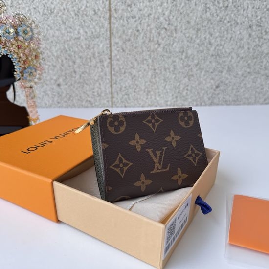 Louis Vuitton LV Portefeuille Lisa Compact Wallet M25693