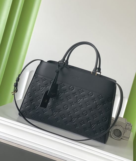 Louis Vuitton LV Premium Leather Avenue MM Handbag M25575