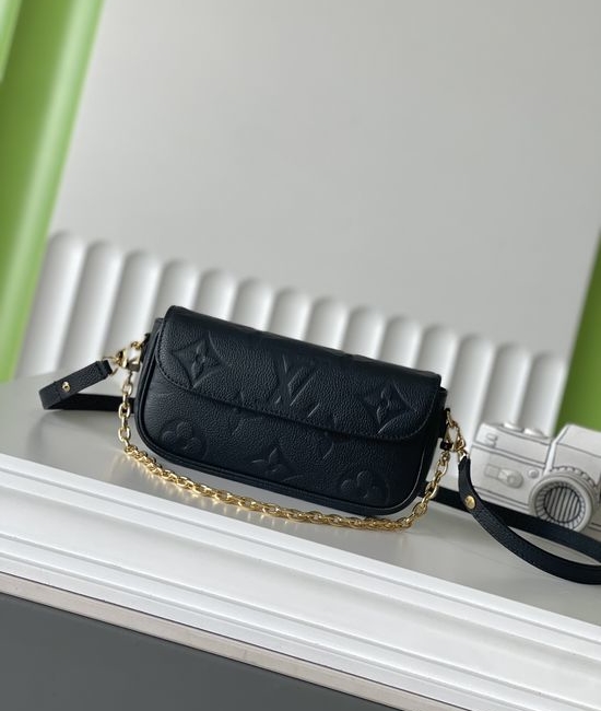 Louis Vuitton LV CHAIN IVY Leather Shoulder Bag M82154
