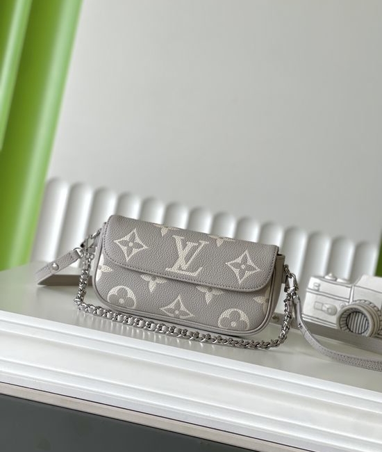 Louis Vuitton LV CHAIN IVY Leather Shoulder Bag M14225