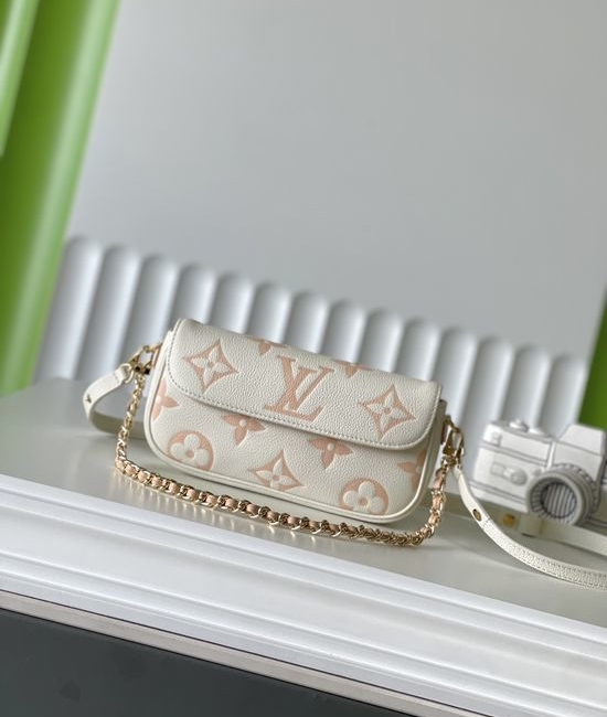 Louis Vuitton LV CHAIN IVY Leather Shoulder Bag M83026