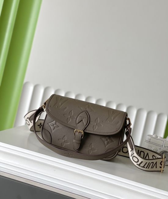 Louis Vuitton LV DIANE Leather Baguette Bag M15049