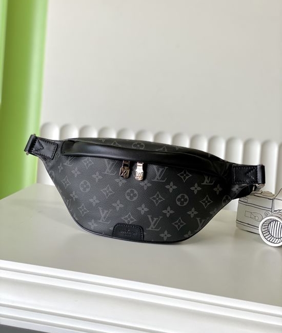 Louis Vuitton LV DISCOVERY Black Monogram Bum Bag M46035