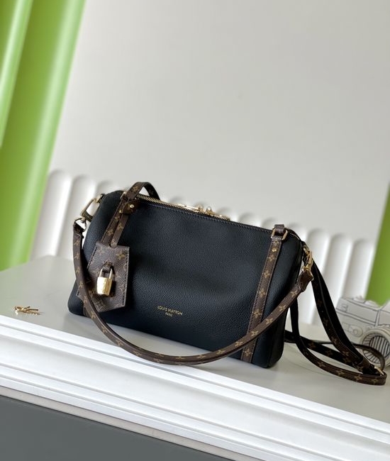 Louis Vuitton LV EXPRESS Leather Duffle Bag M26039