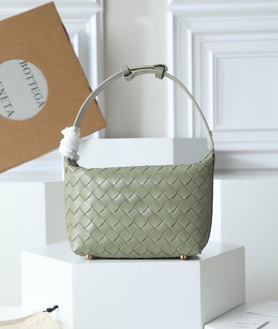 Bottega Veneta BV Intrecciato Lambskin Lunch Bag 754443