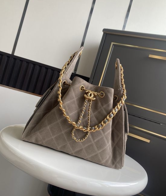 Chanel 25K Quilted Leather Drawstring Bucket Bag AS5293