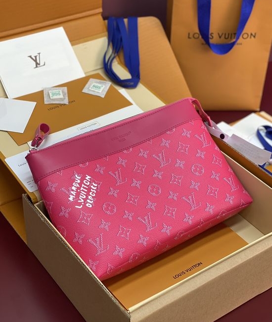 Louis Vuitton LV Pochette Voyage Souple Clutch 7994