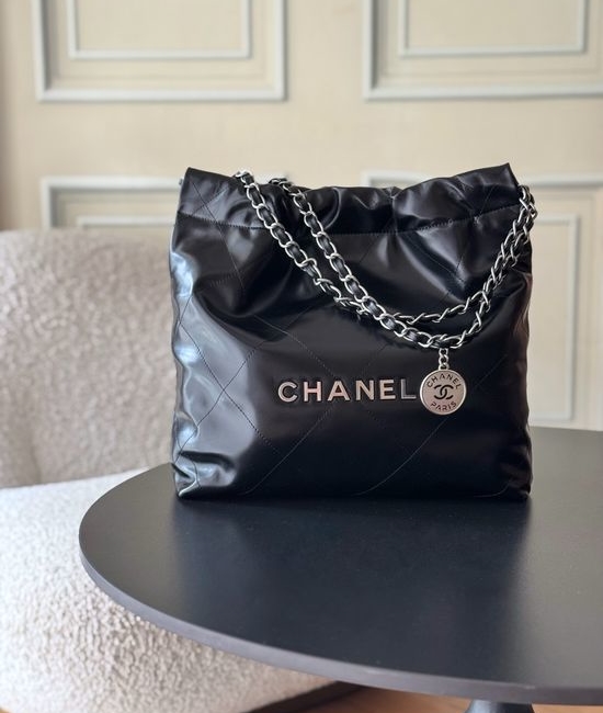 Chanel 22 Bag Oil Wax Calfskin Handbag 3260