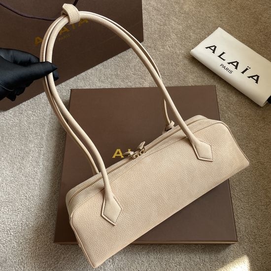 Alaia Le Teckel Shoulder Bag 115489