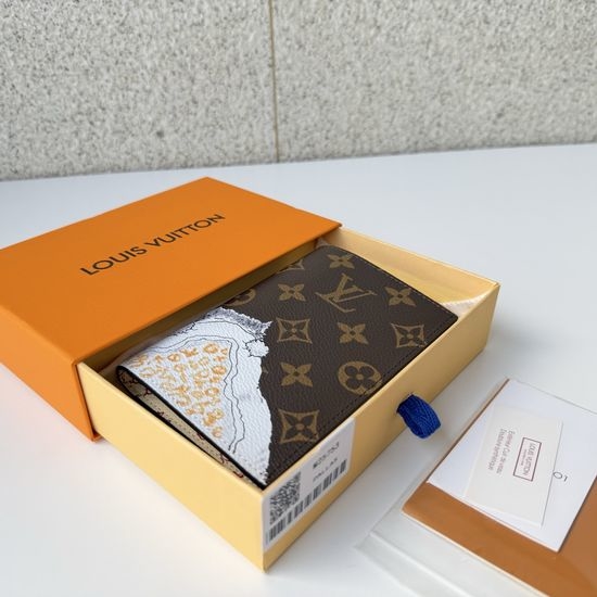 Louis Vuitton LV Monogram Passport Cover M25753