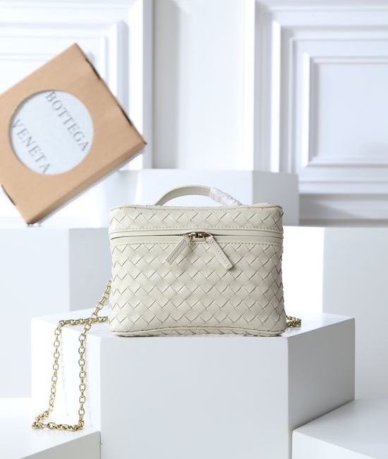 Bottega Veneta BV Soft Vanity Woven Bag 843800