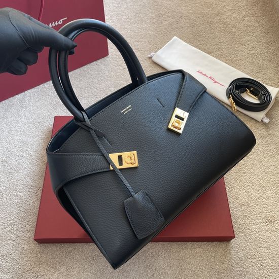 Ferragamo Hug Leather Closure Shoulder Bag 0912