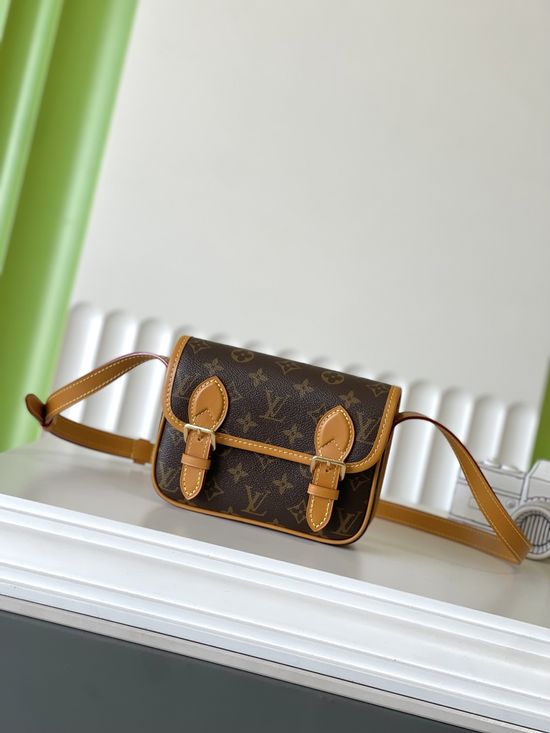 Louis Vuitton SATCHEL Mini Messenger Bag M26805