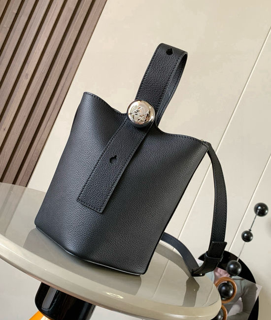 Loewe Pebble Bucket Grain Leather Handbag 9047