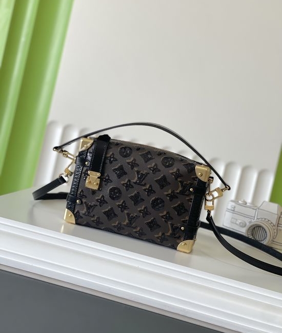 LOUIS VUITTON LV Side Trunk Bag M27036