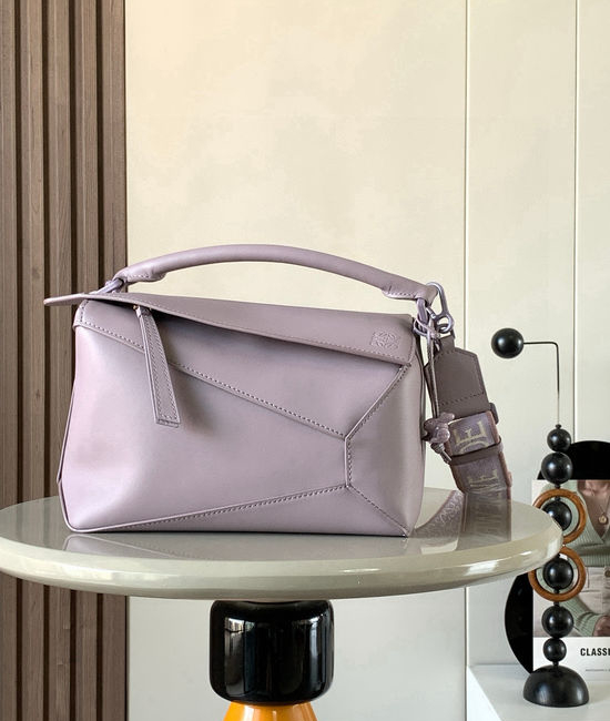 Loewe Puzzle Ceramic Rabbit Decorated Handbag 9001 Light Purple