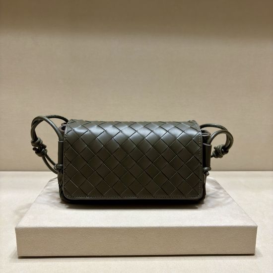 Bottega Veneta Crossbody Clutch Bag 3008