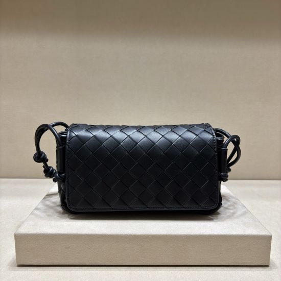 Bottega Veneta Versatile Crossbody Clutch Bag 3008