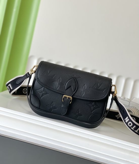 Louis Vuitton LV DIANE Leather Baguette Bag M46386