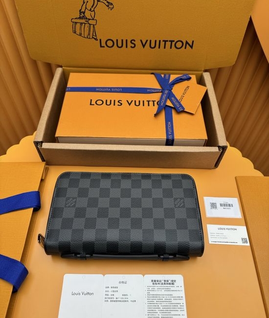 Louis Vuitton LV Large Damier Wallet N41503