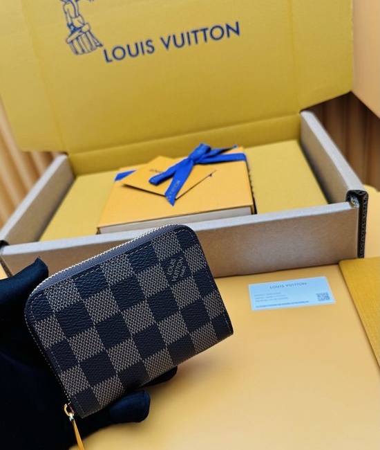 Louis Vuitton LV Compact Zip Closure Coin Purse N63070