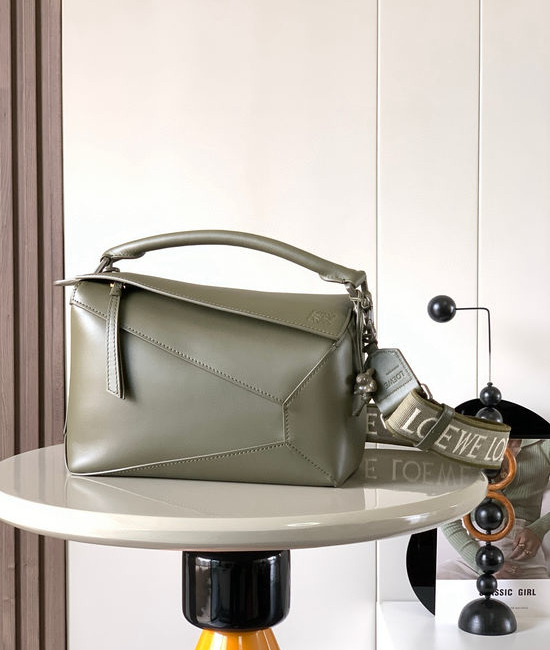 Loewe Puzzle Ceramic Rabbit Handbag 9001