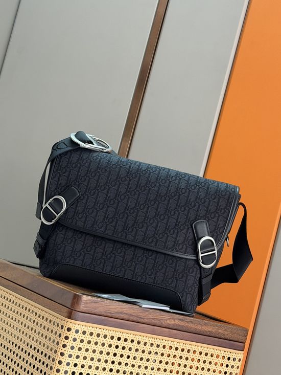Christian Dior Jett Flap Messenger Bag 93975