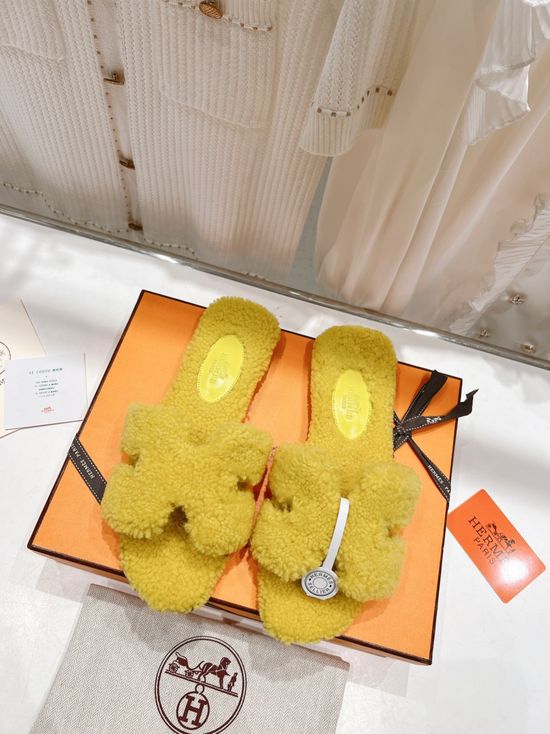 Hermes Soft Lamb Fleece Lined Comfort Slippers for Daily Wear