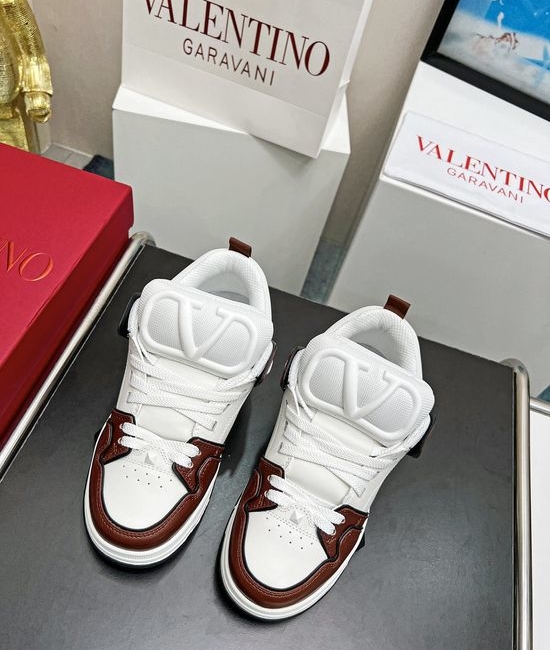 Valentino Grain Leather Rivet Decor Thick Sole Comfortable Casual Shoes