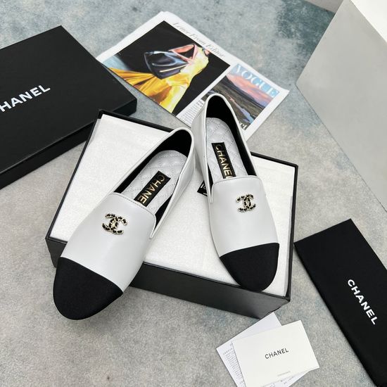 Chanel Round Toe Retro Leather Loafers for Daily Wear
