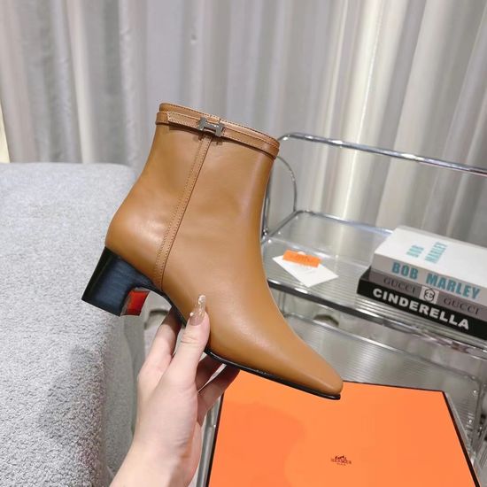 Hermes Elegant Low-heel Leather Boots with Suede Options