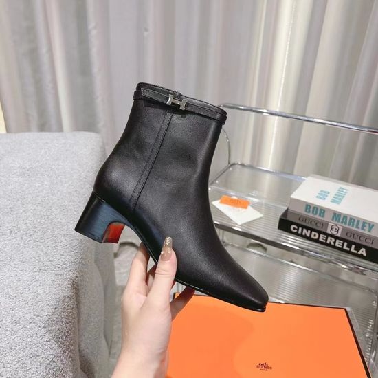 Hermes Elegant Low-heel Leather Boots with Suede Options