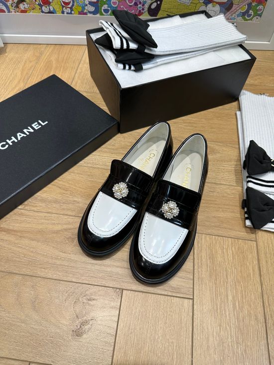 Chanel Round Toe Retro Leather Loafers With Metal Buckle